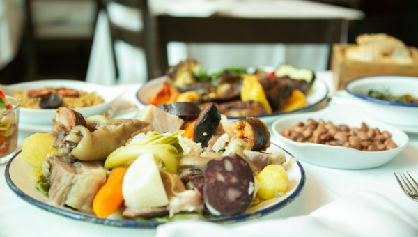00.Where to eat cozido à Portuguesa in Lisbon_feat photo a plate full of food