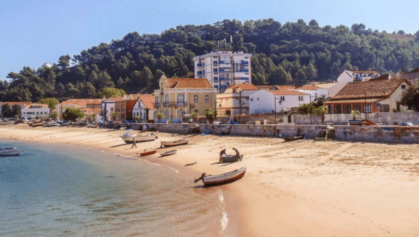 00.Trafaria travel guide for food lovers_feat photo a small boat in a body of water